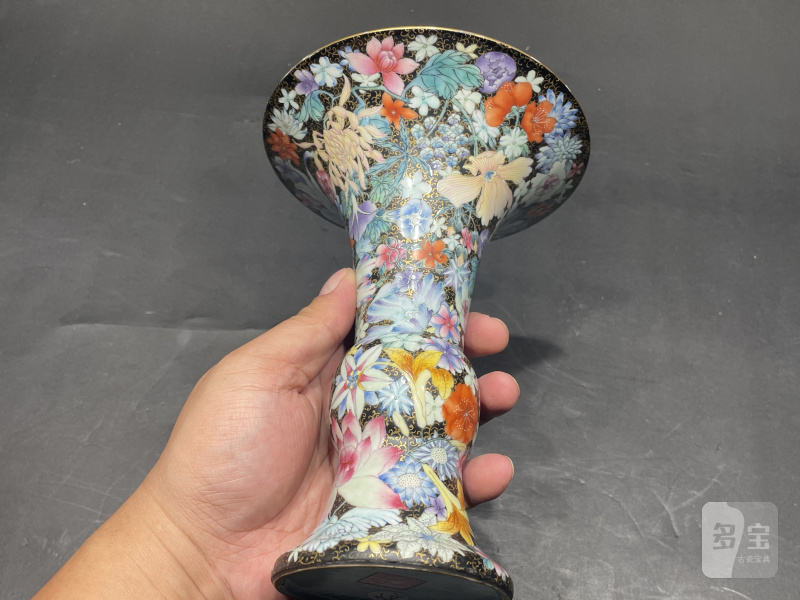 民国 墨地珐琅彩百花花觚一对 - 图14